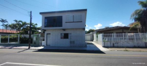 Apartamento Térreo Balneário Rincão com pátio, garagem e churrasqueira